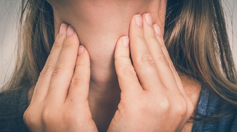 Practical Tips for Living Well with Hashimoto's Thyroiditis